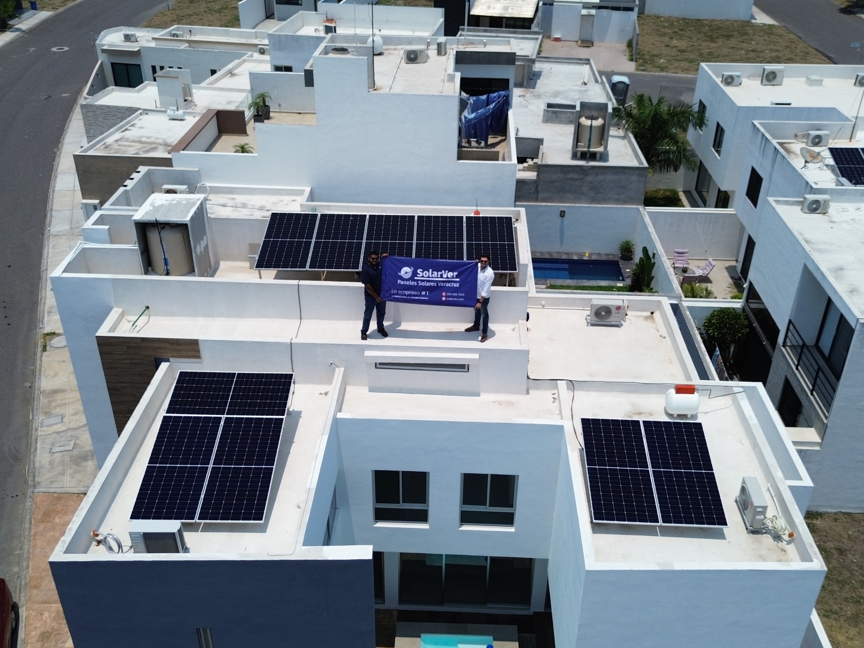 vista aerea de instalacion de paneles solares en la rioja